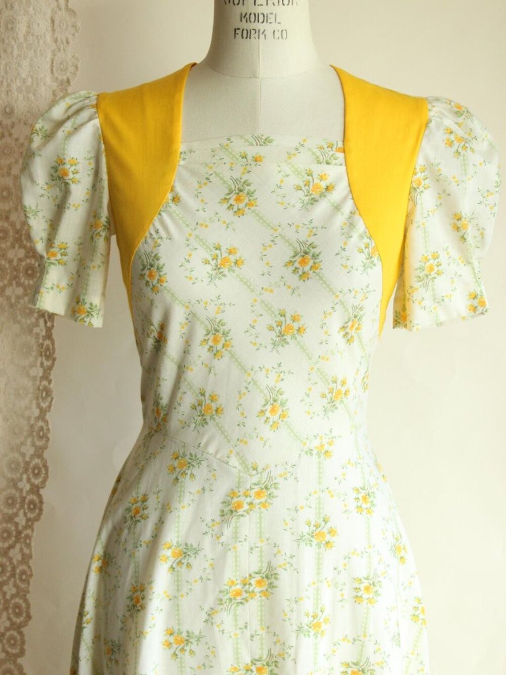 Vintage 1970s Dress, Floral Print Prairie Maxidress with yellow and green flower - Picture 3 of 13